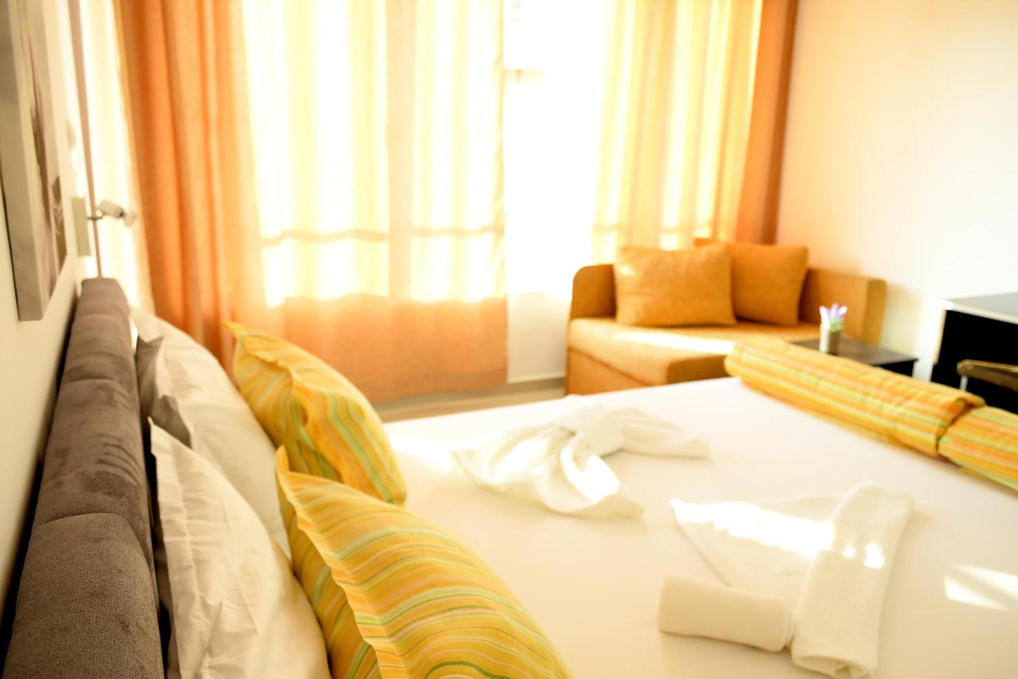 Hotel Paradise 洛泽内茨 外观 照片